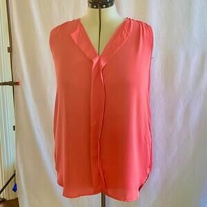 Kate & Mallory hi low sleeveless top. Size xl.